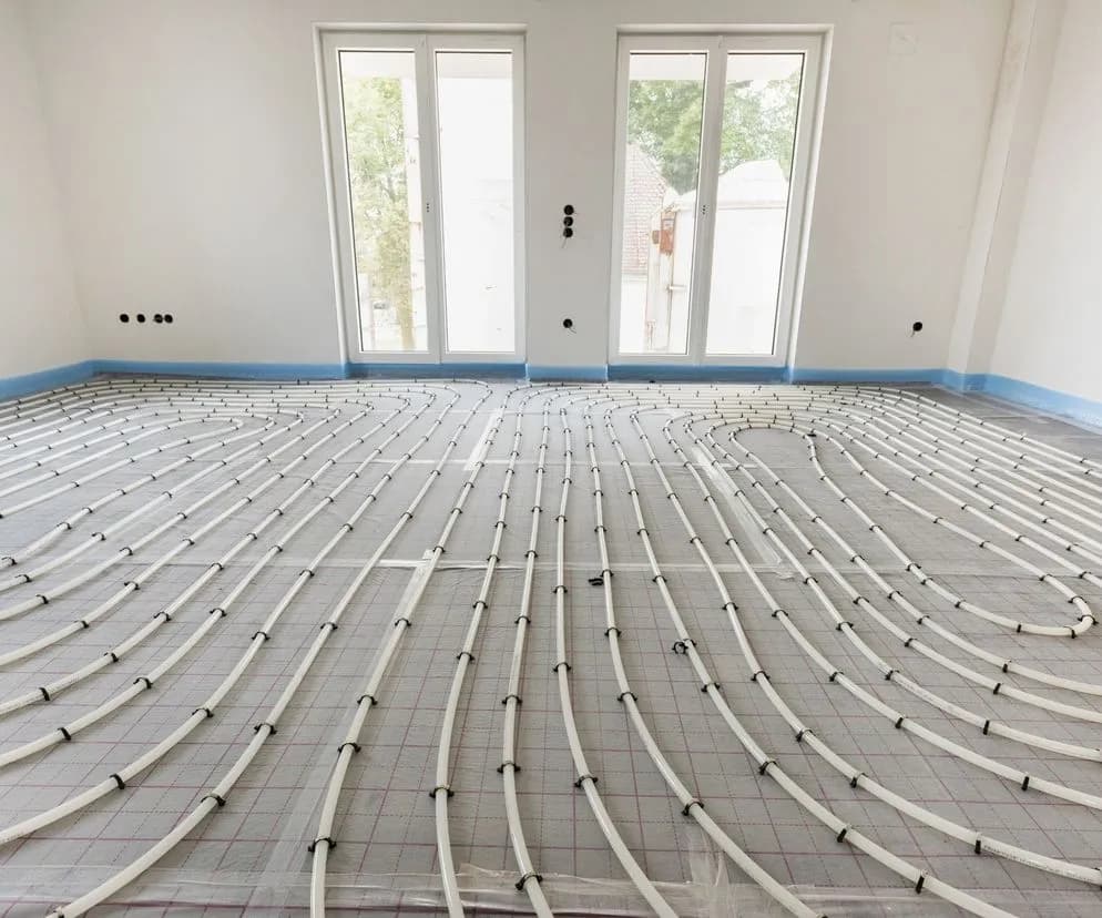 Jaką wylewkę na ogrzewanie podłogowe wybrać, aby uniknąć błędów?