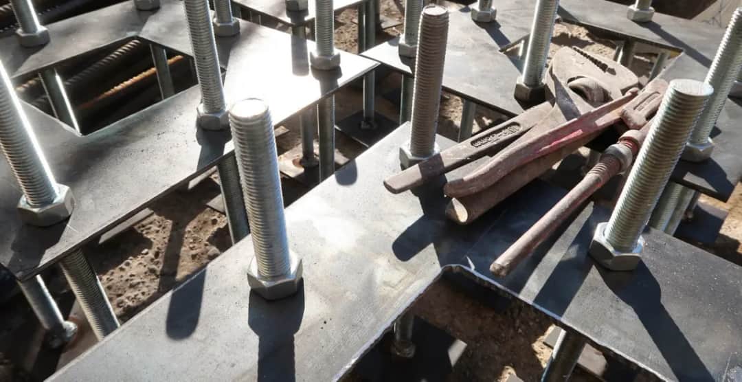 Kotwa w betonie - kluczowe informacje o rodzajach i montażu