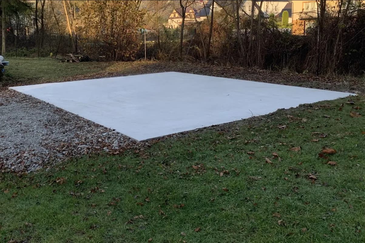 Jaka wylewka pod garaż blaszany? Wybierz najlepszy beton dla trwałości