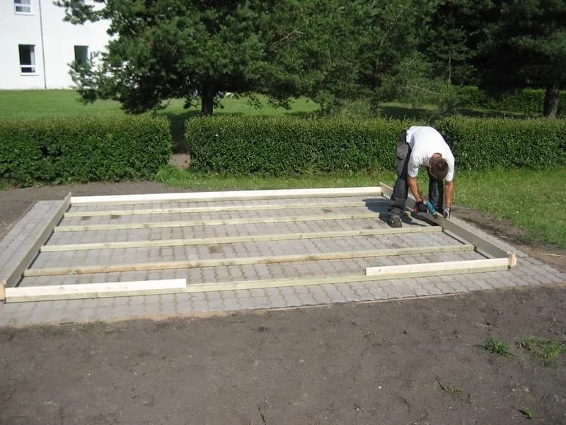 Ile kosztuje wylewka pod garaż? Sprawdź, co wpływa na cenę