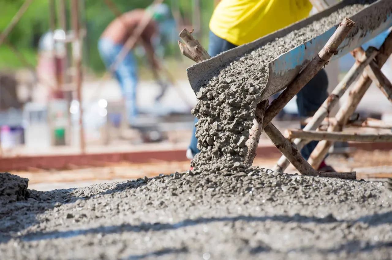 Jak obliczyć wylewkę betonową i uniknąć kosztownych błędów