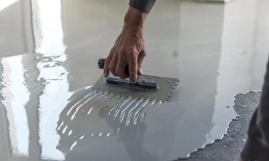 Skuteczne metody zabezpieczenia betonu przed wilgocią i uszkodzeniami