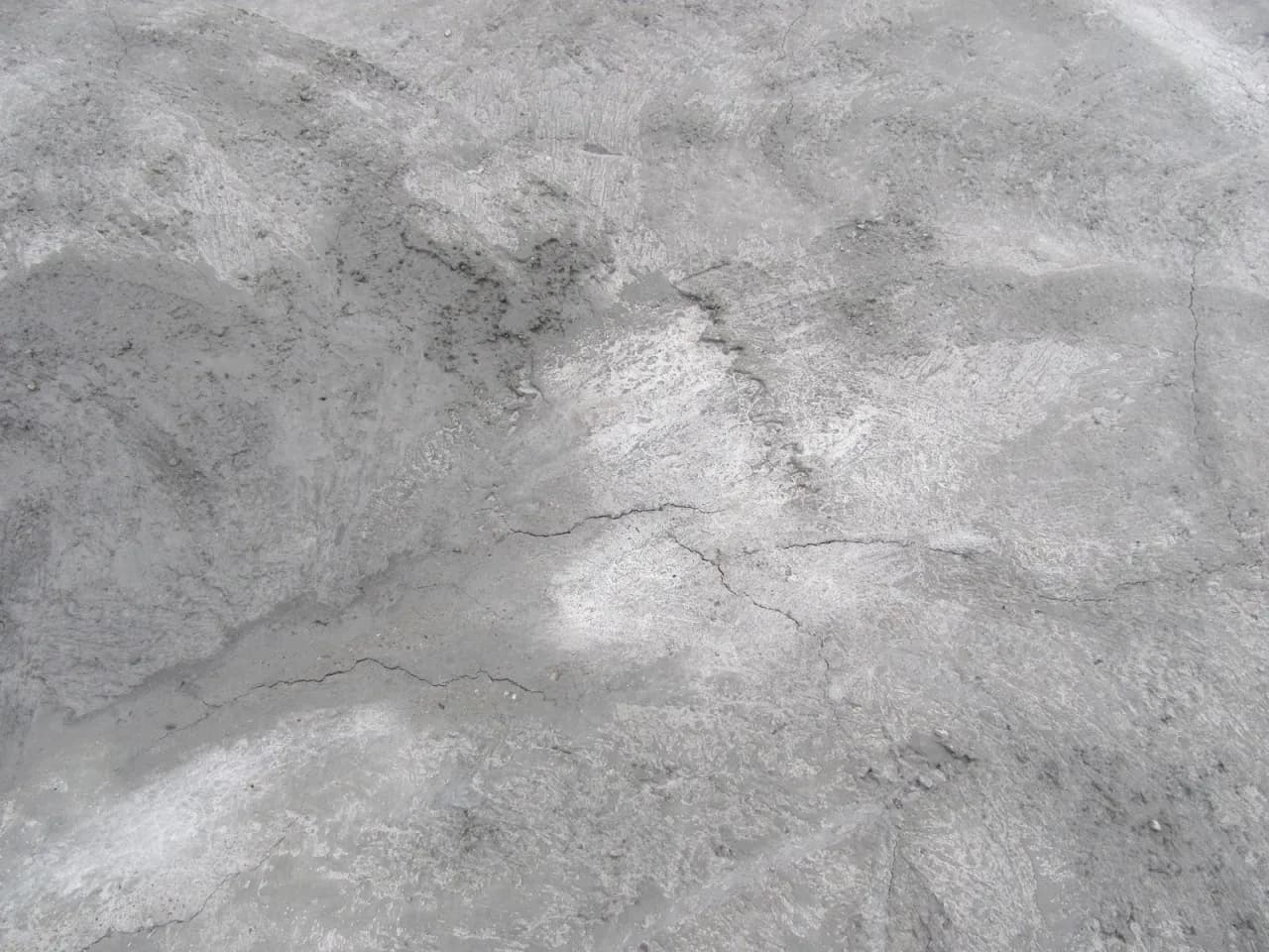 Ile czasu podlewać wylewki, aby uniknąć pęknięć i uszkodzeń?