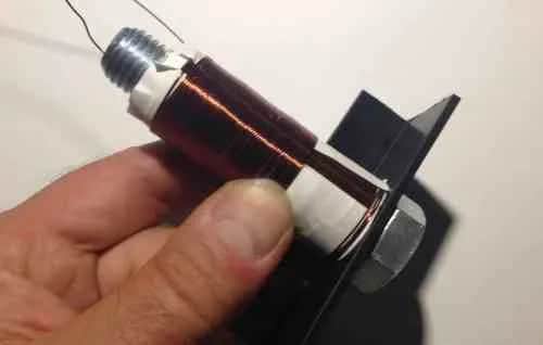 Jak zrobić elektromagnes z gwoździa - prosta instrukcja krok po kroku