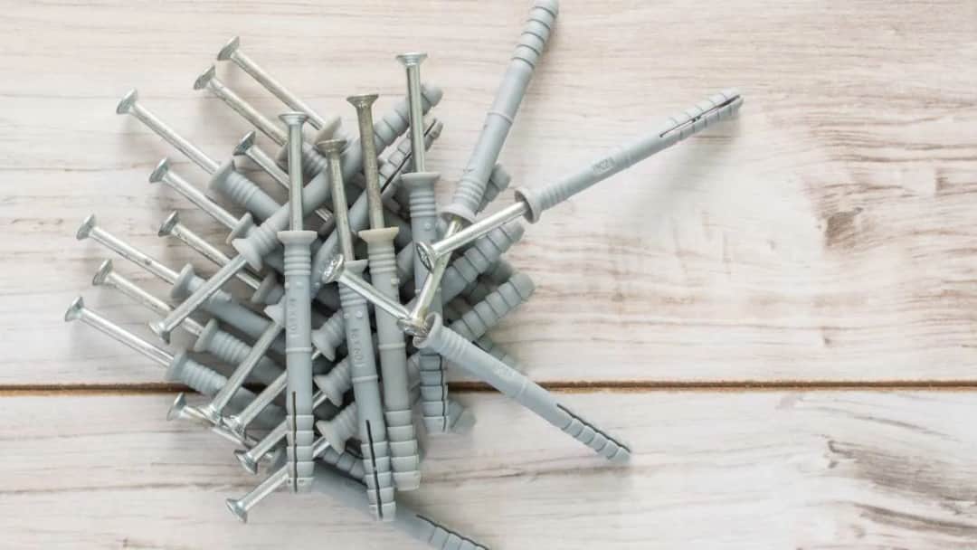 Jak zamontować kołek rozporowy, aby uniknąć najczęstszych błędów